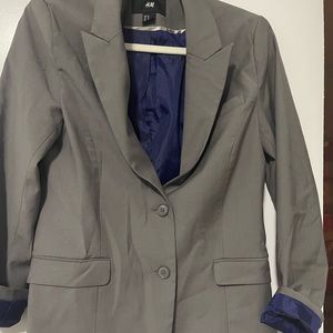 Women blazer H&M Gray w/ purple interior nylon material inside jacket